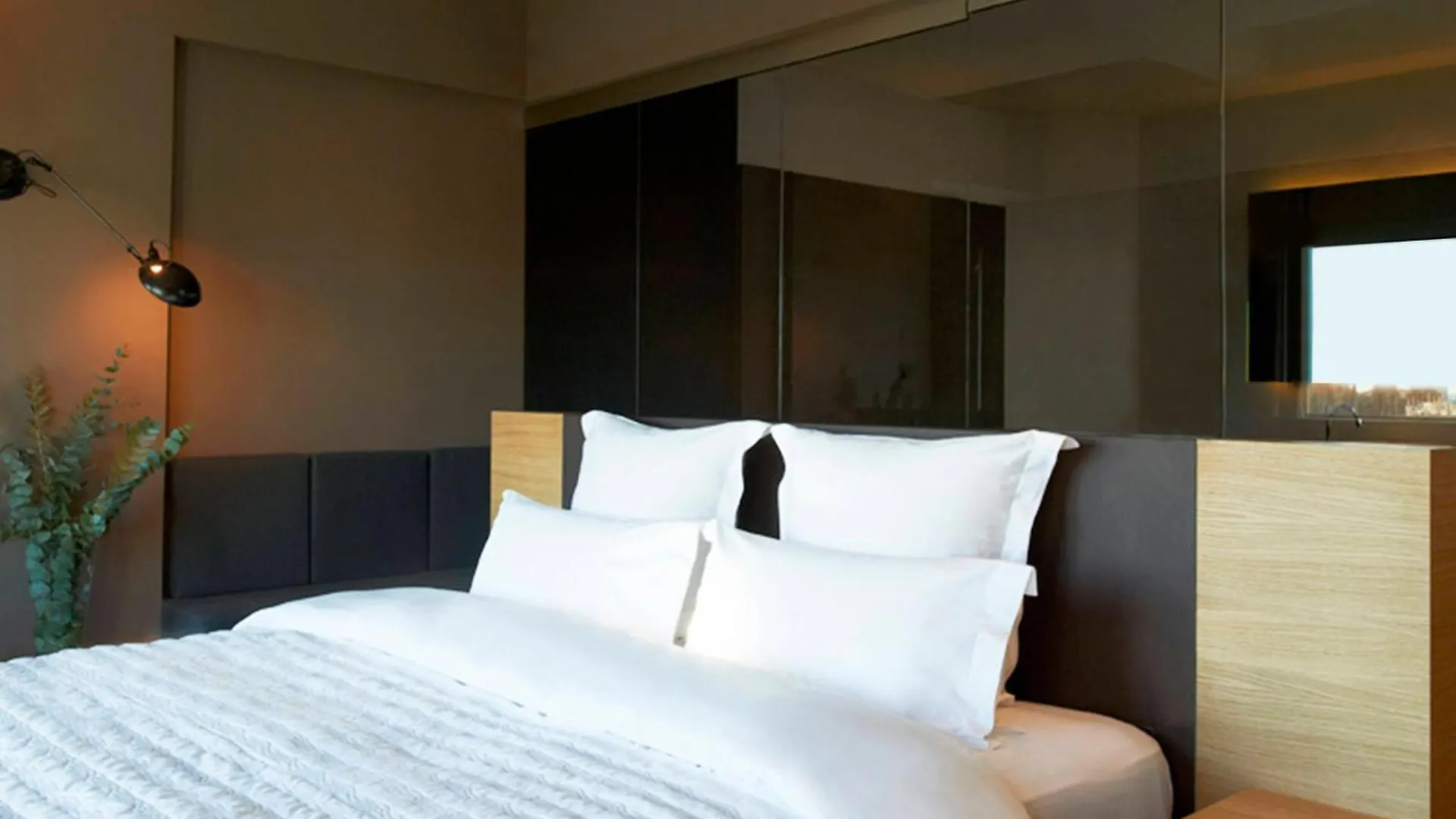 Le Meridien Barselona 5*,