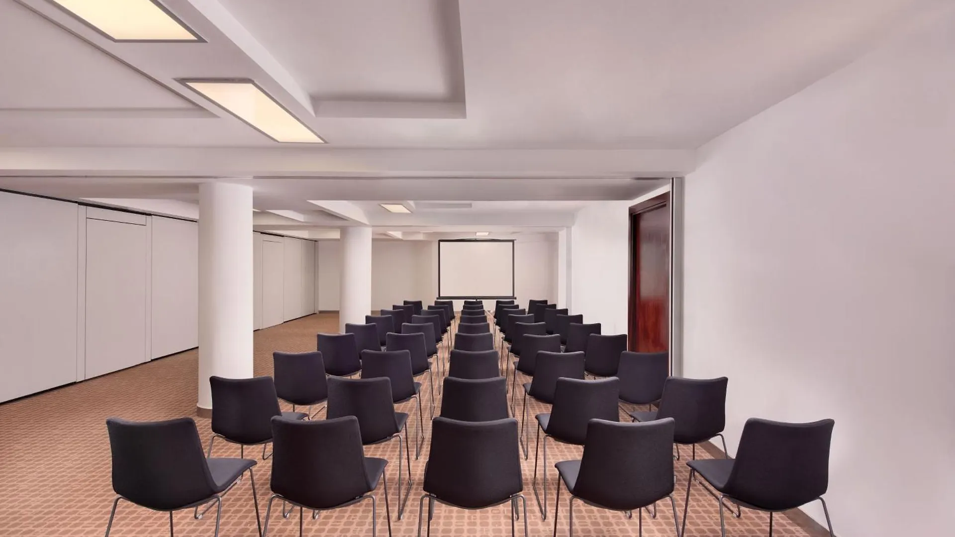 Le Meridien Barcelona 5*,