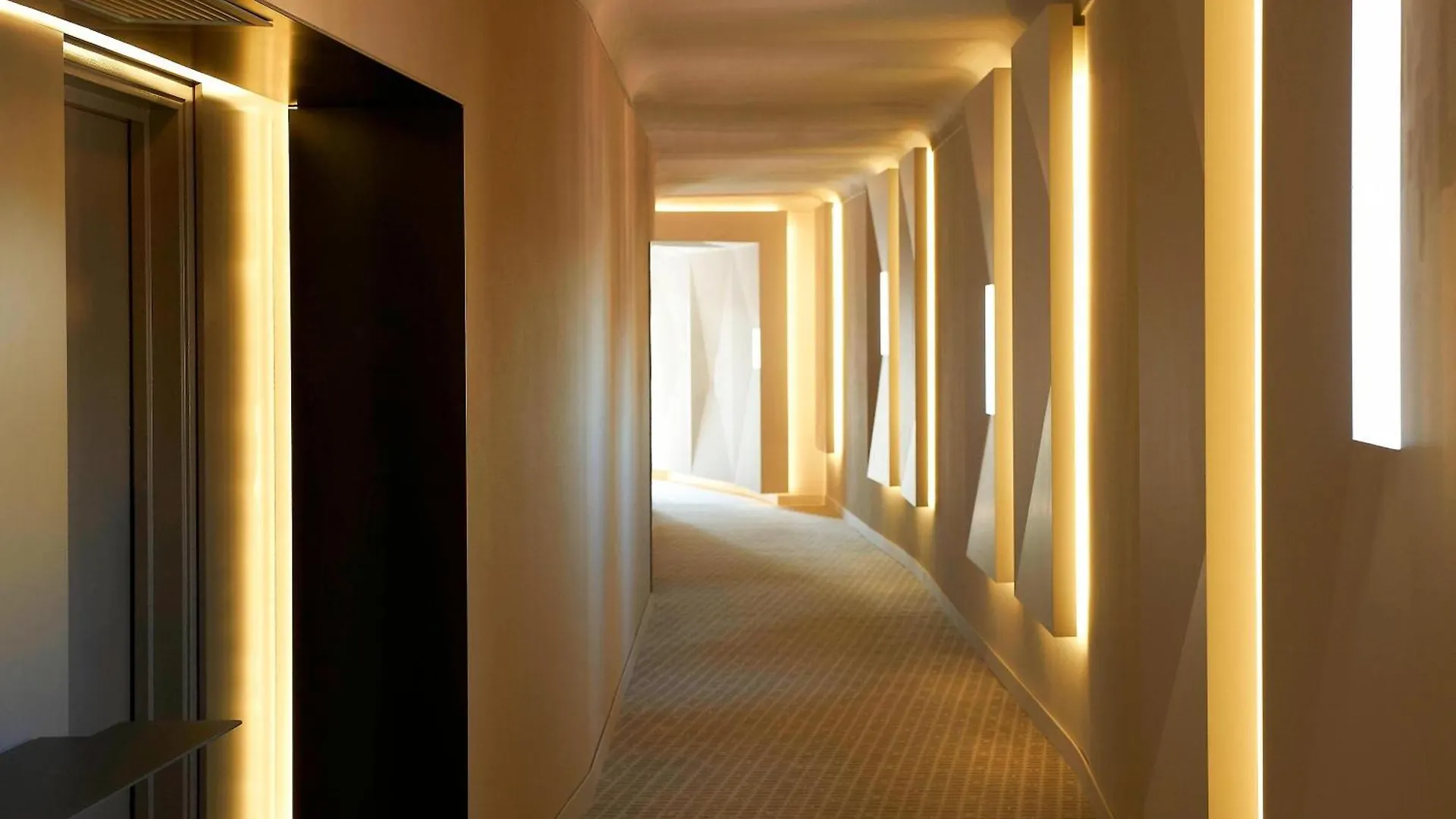 Отель Le Meridien Барселона